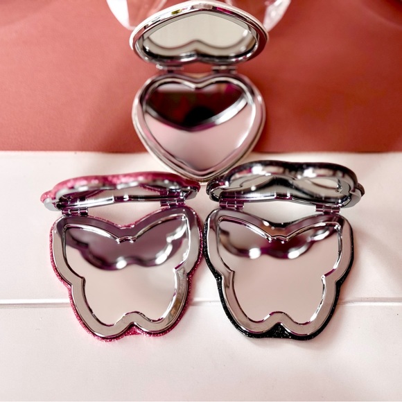 FREE Coach Butterfly or Heart Compact Makeup Mirror- 4 Colors - Picture 3 of 8